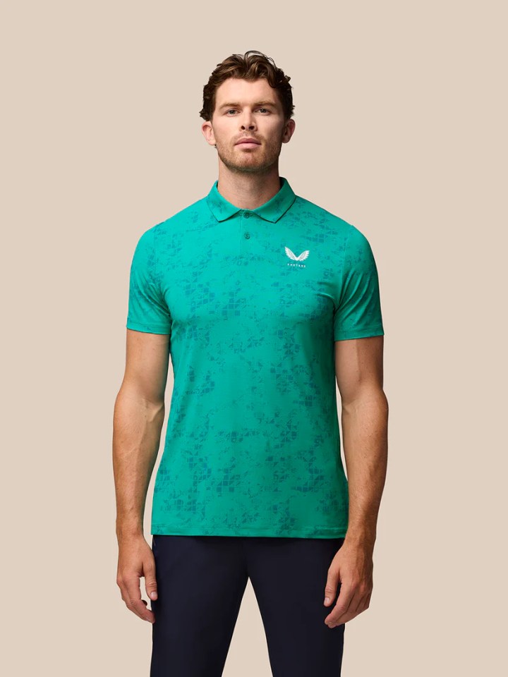 If you're looking for clothing that won't hold your swing back, this one is for you